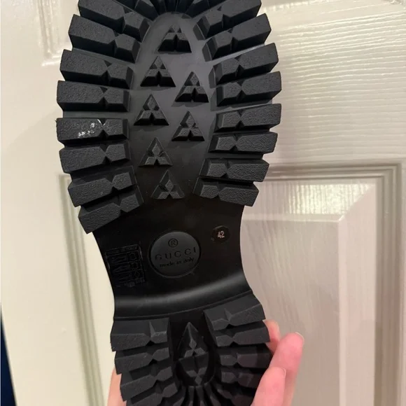 Gucci Black Leather Loafers with Gold Buckle - Picture 4 of 4